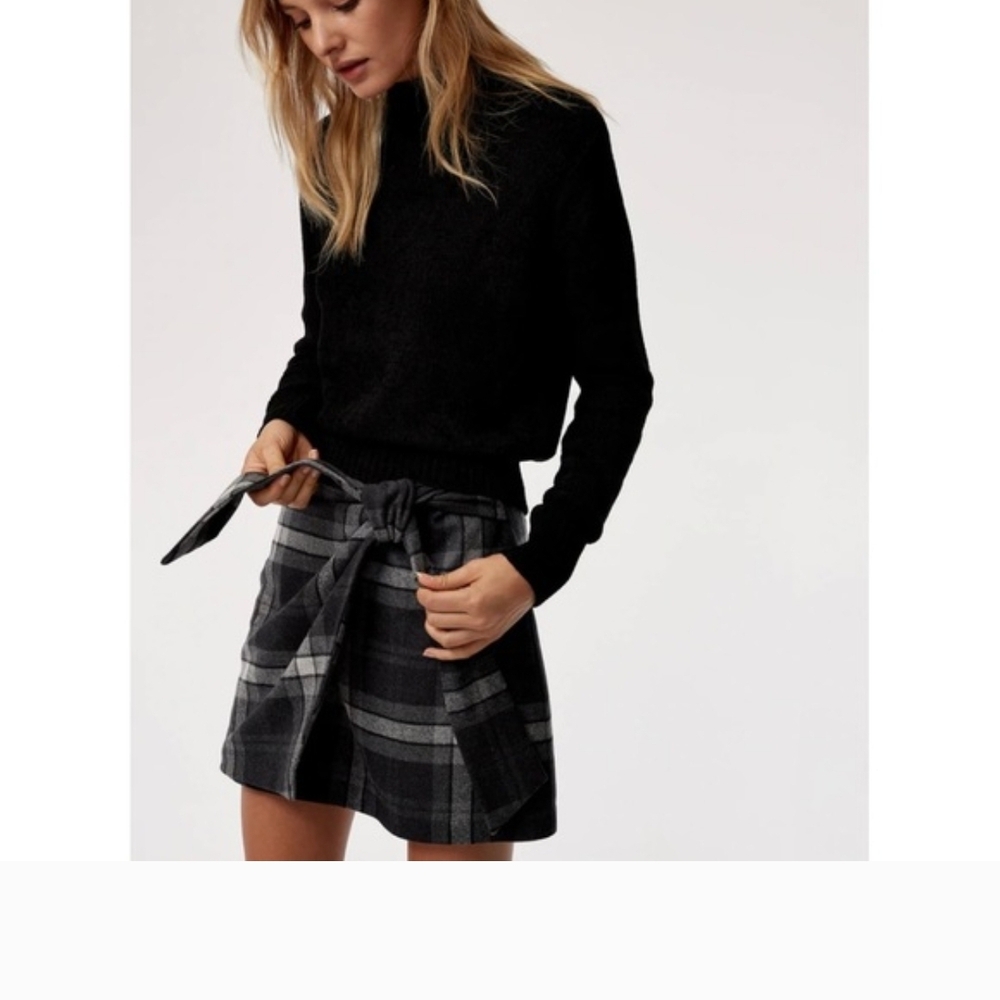 Wilfred 8- Charcoal Grey Plaid Wrap Tie Front Mini Skirt Aritzia NWOT Classic